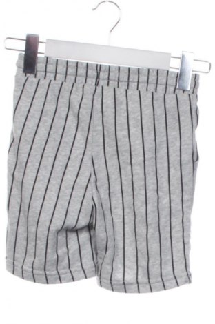 Детски къс панталон H&M, Размер 5-6y/ 116-122 см, Цвят Многоцветен, Цена 5,62 €