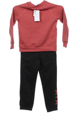 Dětský komplet  Nike, Velikost 4-5y/ 110-116 cm, Barva Vícebarevné, Cena  979,00 Kč