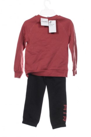 Dětský komplet  Nike, Velikost 4-5y/ 110-116 cm, Barva Vícebarevné, Cena  1 029,00 Kč