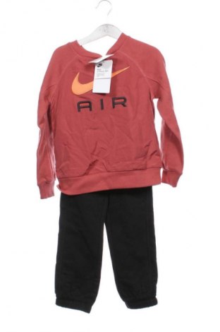 Dětský komplet  Nike, Velikost 3-4y/ 104-110 cm, Barva Vícebarevné, Cena  1 029,00 Kč