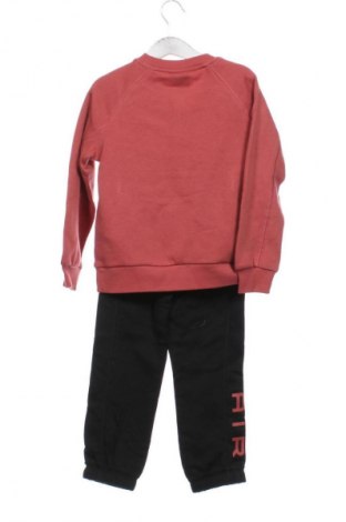 Dětský komplet  Nike, Velikost 3-4y/ 104-110 cm, Barva Vícebarevné, Cena  1 029,00 Kč