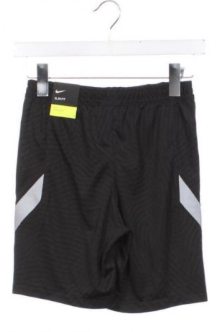 Детско спортно долнище Nike, Размер 9-10y/ 140-146 см, Цвят Черен, Цена 39,36 €