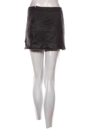 Пола Bershka, Размер M, Цвят Черен, Цена 6,64 €