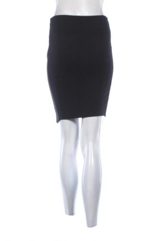 Пола Bershka, Размер S, Цвят Черен, Цена 5,00 €