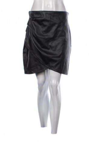 Пола Top Secret, Размер M, Цвят Черен, Цена 9,71 €