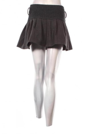 Пола Unbranded, Размер S, Цвят Черен, Цена 4,60 €