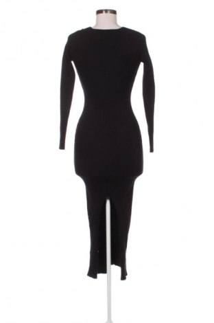 Рокля Bershka, Размер XS, Цвят Черен, Цена 25,00 €