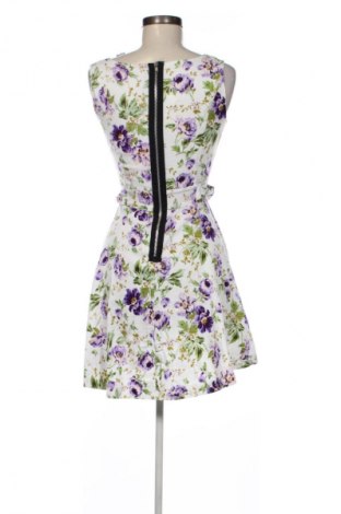 Рокля Boohoo, Размер S, Цвят Многоцветен, Цена 13,99 €