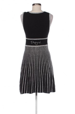 Рокля Desigual, Размер M, Цвят Многоцветен, Цена 79,85 €