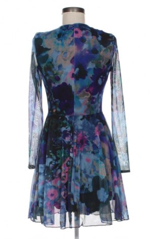Рокля Desigual, Размер S, Цвят Многоцветен, Цена 34,76 €