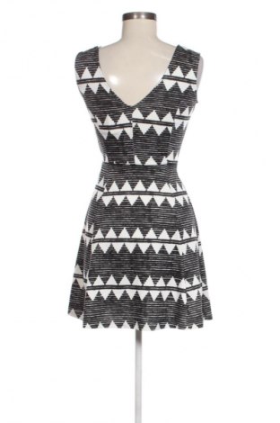 Рокля H&M, Размер XS, Цвят Многоцветен, Цена 15,84 €