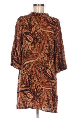 Рокля H&M, Размер XS, Цвят Многоцветен, Цена 20,45 €