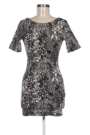 Рокля H&M Divided, Размер S, Цвят Многоцветен, Цена 7,15 €