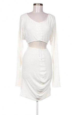 Рокля Pretty Little Thing, Размер XL, Цвят Бял, Цена 13,06 €