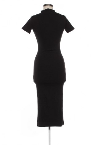 Рокля Pull&Bear, Размер M, Цвят Черен, Цена 17,38 €