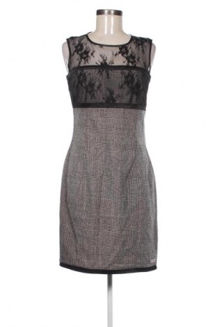 Рокля Rinascimento, Размер M, Цвят Многоцветен, Цена 29,14 €