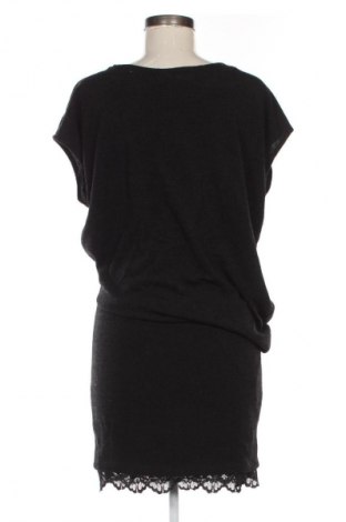 Sukienka Rinascimento, Rozmiar L, Kolor Czarny, Cena 234,99 zł