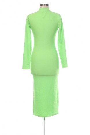 Рокля Stradivarius, Размер S, Цвят Зелен, Цена 6,64 €