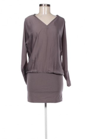 Рокля United Colors Of Benetton, Размер S, Цвят Сив, Цена 13,29 €