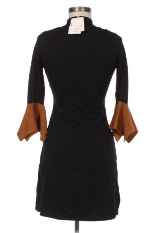 Рокля Urban Revivo, Размер M, Цвят Черен, Цена 6,13 €