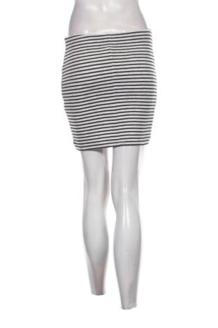 Пола Bershka, Размер S, Цвят Многоцветен, Цена 2,04 €