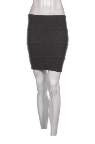 Пола Gina Tricot, Размер M, Цвят Сив, Цена 2,04 €