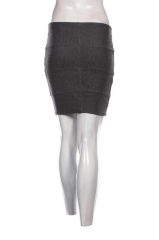 Пола Gina Tricot, Размер M, Цвят Сив, Цена 2,04 €