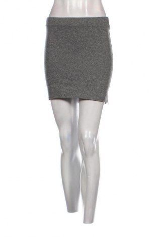 Пола H&M Divided, Размер S, Цвят Сив, Цена 2,04 €