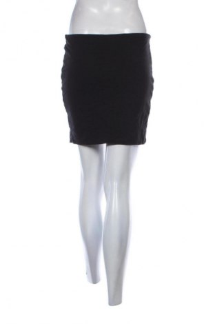 Пола H&M Divided, Размер M, Цвят Черен, Цена 2,04 €