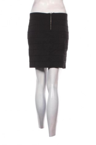 Пола H&M Divided, Размер M, Цвят Черен, Цена 2,04 €