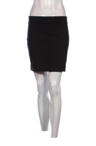 Пола H&M Divided, Размер S, Цвят Черен, Цена 2,04 €