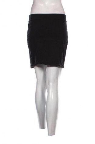 Пола H&M Divided, Размер S, Цвят Черен, Цена 2,04 €