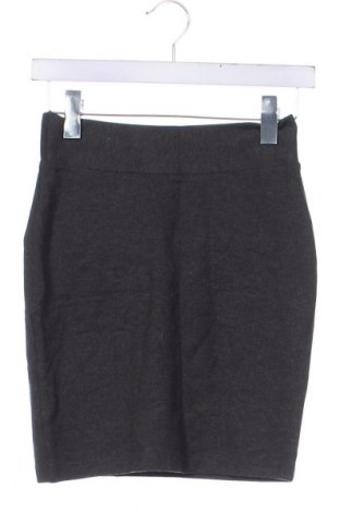 Пола Reserved, Размер XS, Цвят Черен, Цена 2,04 €