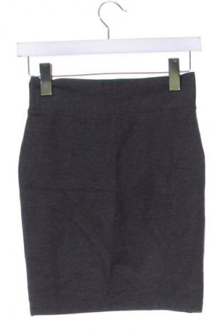 Пола Reserved, Размер XS, Цвят Черен, Цена 2,04 €