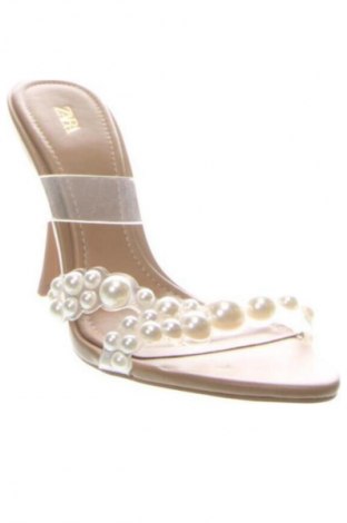 Чехли Zara, Размер 38, Цвят Бял, Цена 31,69 €