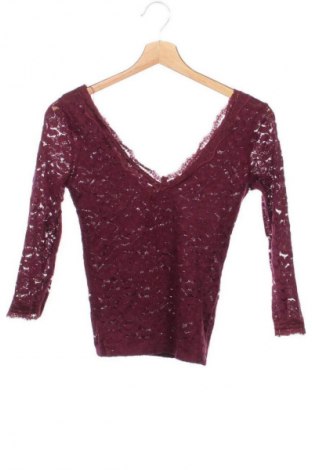 Dámská halenka Bershka, Velikost M, Barva Červená, Cena  289,00 Kč