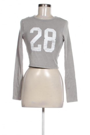 Γυναικεία μπλούζα Bershka, Μέγεθος M, Χρώμα Γκρί, Τιμή 18,99 €
