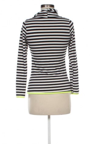 Γυναικεία μπλούζα Bench, Μέγεθος M, Χρώμα Πολύχρωμο, Τιμή 16,99 €