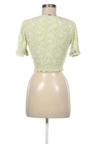 Дамска тениска Pull&Bear, Размер S, Цвят Многоцветен, Цена 4,09 €