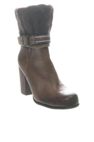 Дамски боти Hilfiger Denim, Размер 37, Цвят Кафяв, Цена 53,68 €