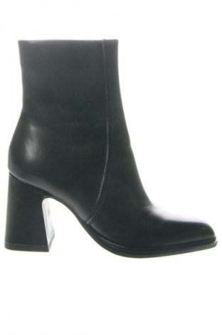 Дамски боти NEWD. Tamaris, Размер 38, Цвят Черен, Цена 107,37 €