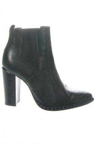Dámské boty  Oxmox, Velikost 40, Barva Černá, Cena  929,00 Kč
