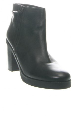 Γυναικεία μποτάκια Reserved, Μέγεθος 39, Χρώμα Μαύρο, Τιμή 23,57 €