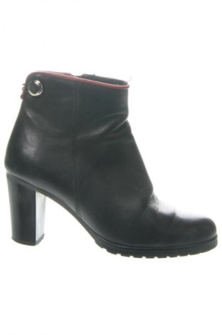 Γυναικεία μποτάκια Simen, Μέγεθος 37, Χρώμα Μαύρο, Τιμή 110,00 €
