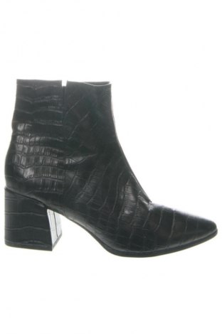 Botine de damă TCM, Mărime 39, Culoare Negru, Preț 124,99 Lei