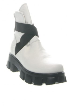 Дамски боти Unbranded, Размер 39, Цвят Бял, Цена 50,10 €