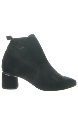 Damskie botki Wojas, Rozmiar 39, Kolor Czarny, Cena 319,99 zł