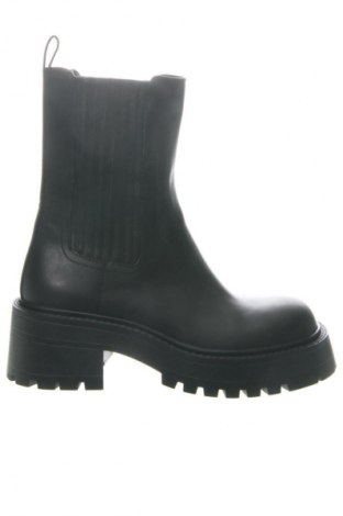 Γυναικείες μπότες Pull&Bear, Μέγεθος 37, Χρώμα Μαύρο, Τιμή 39,00 €