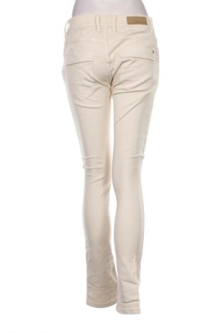 Дамски дънки Bershka, Размер M, Цвят Екрю, Цена 7,15 €