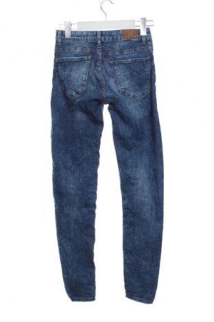 Dámské džíny  Bershka, Velikost XS, Barva Modrá, Cena  429,00 Kč